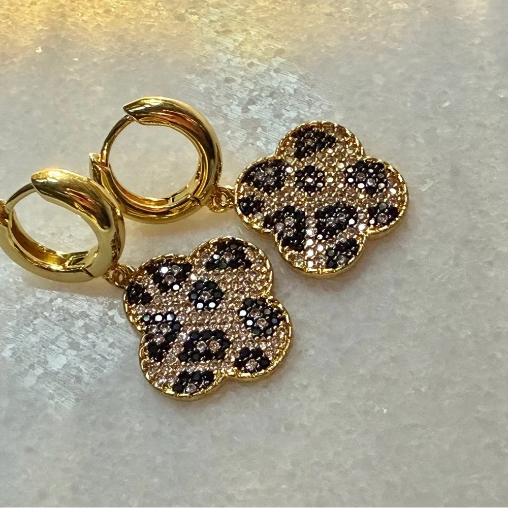 Wild Clover Crystal Drop Earrings - Picture 3 of 4